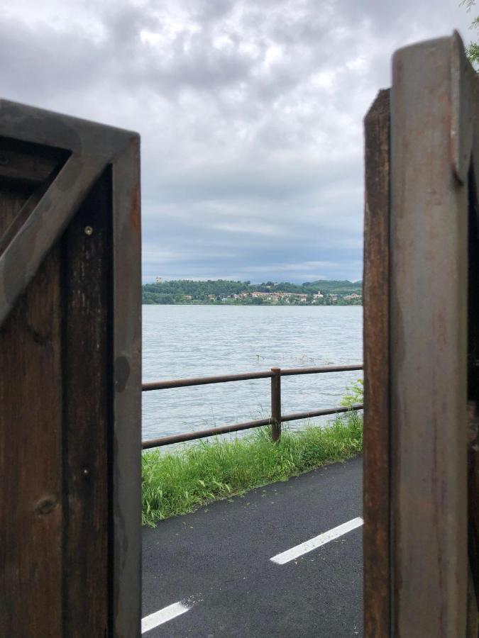 Casa Gaiani Villetta In Riva Al Lago Vista Mozzafiato Varano Borghi エクステリア 写真